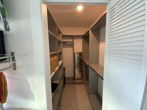 1365 NW 130th St, Unit Comet in North Miami, FL - Foto de edificio - Building Photo
