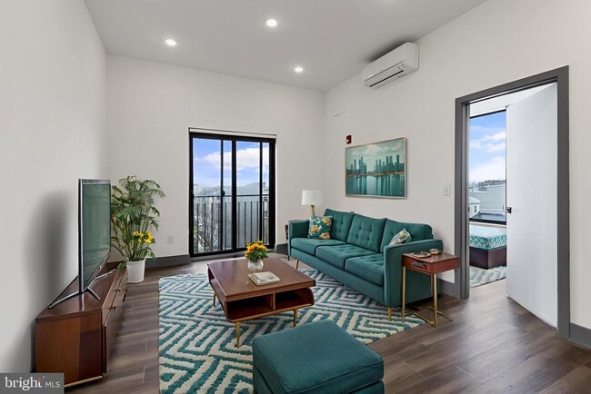 property at 1935 E Hazzard St