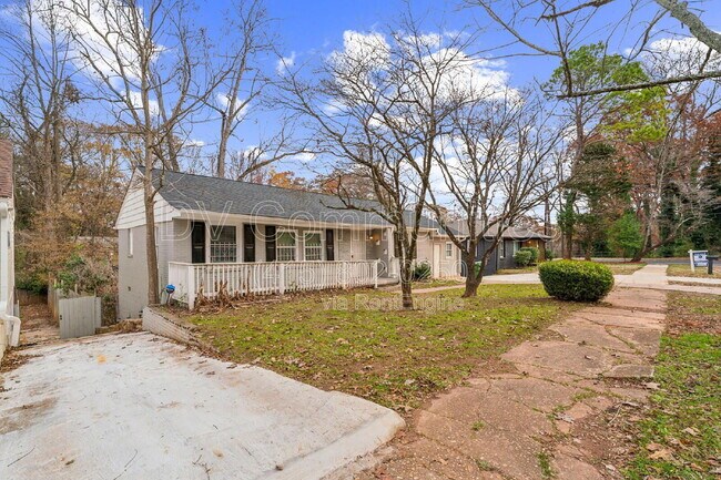 927 Byron Dr SW in Atlanta, GA - Building Photo - Building Photo