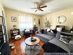 35 Brock St, Unit 3 in Boston, MA - Foto de edificio - Building Photo