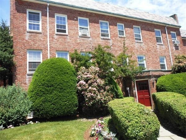 property at 39 Commonwealth Ave
