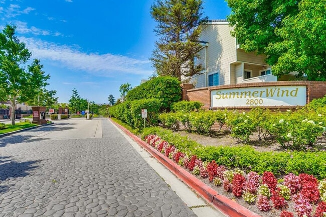 property at 2800 Plaza del Amo