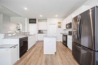 212 Bryan Wy in Angleton, TX - Building Photo - Building Photo