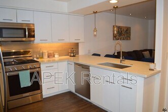 1925 N Vía Miraleste in Palm Springs, CA - Building Photo - Building Photo