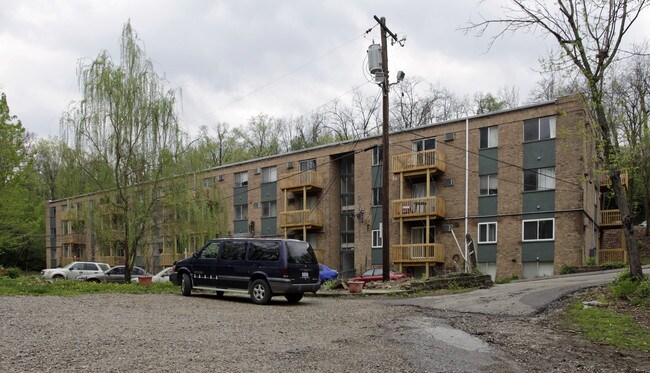 Clifton Woods in Cincinnati, OH - Building Photo - Building Photo
