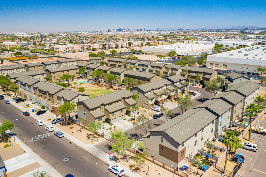 Somo Lofts in Phoenix, AZ - Building Photo