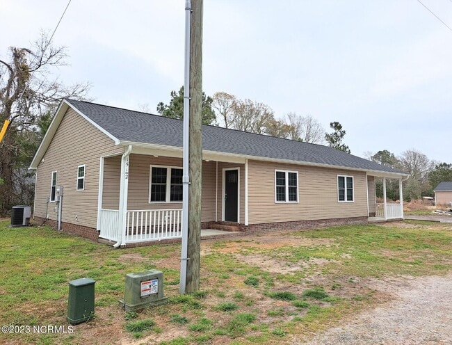 151 Oyster Ln in Hubert, NC - Building Photo - Building Photo