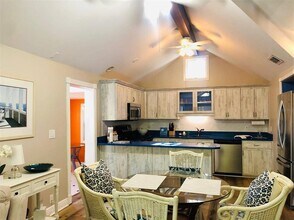 701 Broadway St in Longboat Key, FL - Building Photo - Building Photo