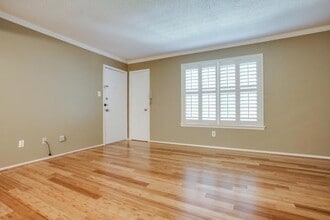 5815 Sandhurst Ln in Dallas, TX - Building Photo - Building Photo