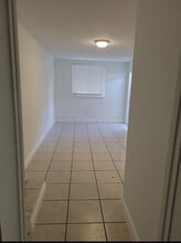 5261 SW 4th St, Unit 5261 in Coral Gables, FL - Building Photo - Building Photo