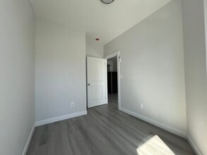 5022 5th Ave, Unit 1 in Brooklyn, NY - Foto de edificio - Building Photo