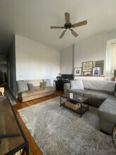 8 Centre St, Unit 1 in Boston, MA - Foto de edificio - Building Photo