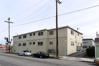 5320-5322 W San Vicente Blvd in Los Angeles, CA - Building Photo - Building Photo