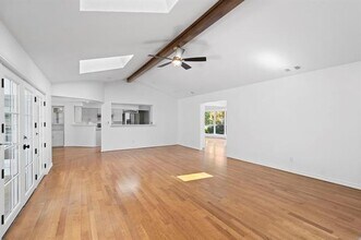 3940 Shady Hill Dr in Dallas, TX - Building Photo - Building Photo