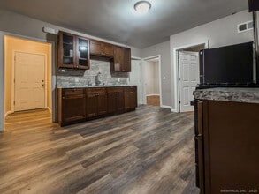 19 Upson St in Bristol, CT - Building Photo - Building Photo