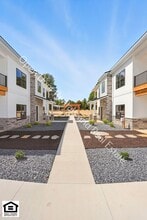Wayne Street Commons in Angola, IN - Foto de edificio - Building Photo