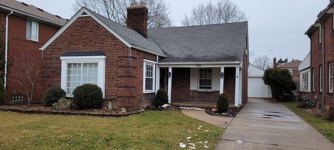 property at 1866 Lochmoor Blvd
