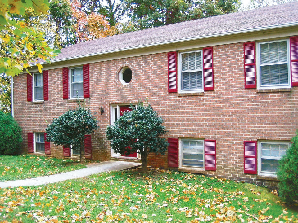 Leesville Road Apartments in Lynchburg, VA - Building Photo