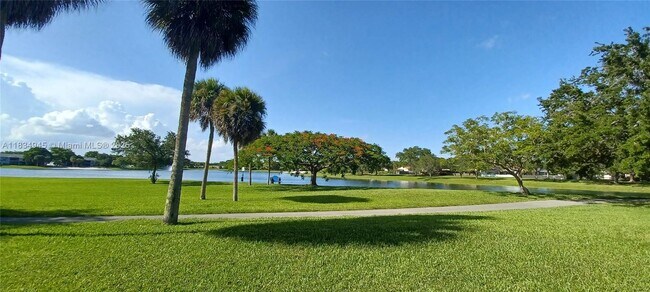 14871 SW 104th St in Miami, FL - Building Photo - Building Photo