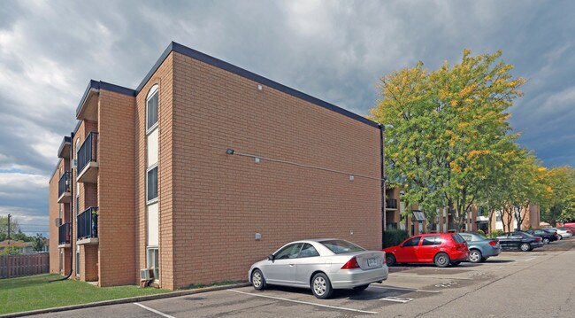 6 Westlake Ln in St Catharines, ON - Building Photo - Building Photo
