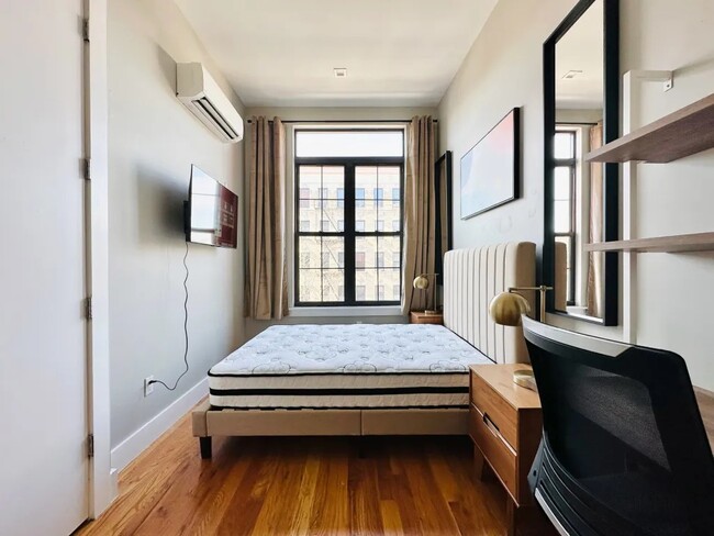 Furnished room/NOT APARTMENT in Brooklyn, NY - Foto de edificio - Building Photo