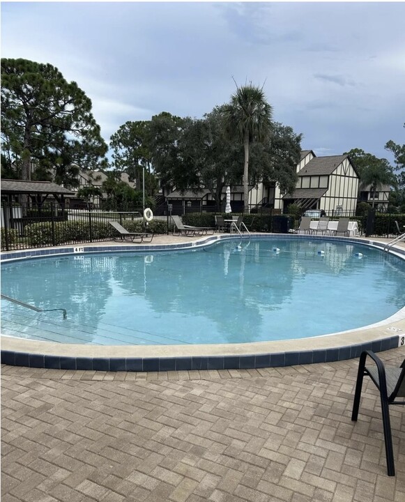 661 Greenwood Manor Cir, Unit 661 in Melbourne, FL - Building Photo