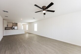 10016 Mather Way in Converse, TX - Building Photo - Building Photo
