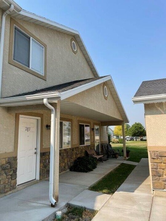 235 E 2350 N in North Ogden, UT - Building Photo