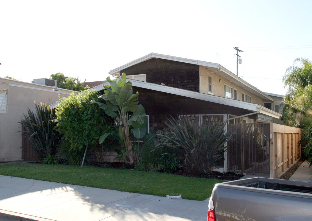 1321 Roycroft Ave in Long Beach, CA - Foto de edificio