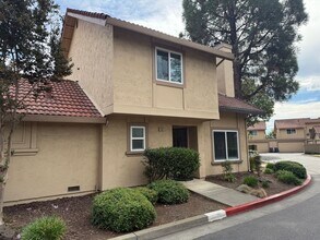 26 Del Prado Cir in Fairfield, CA - Building Photo - Building Photo
