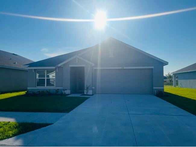 7537 Gardner St in Spring Hill, FL - Building Photo - Building Photo
