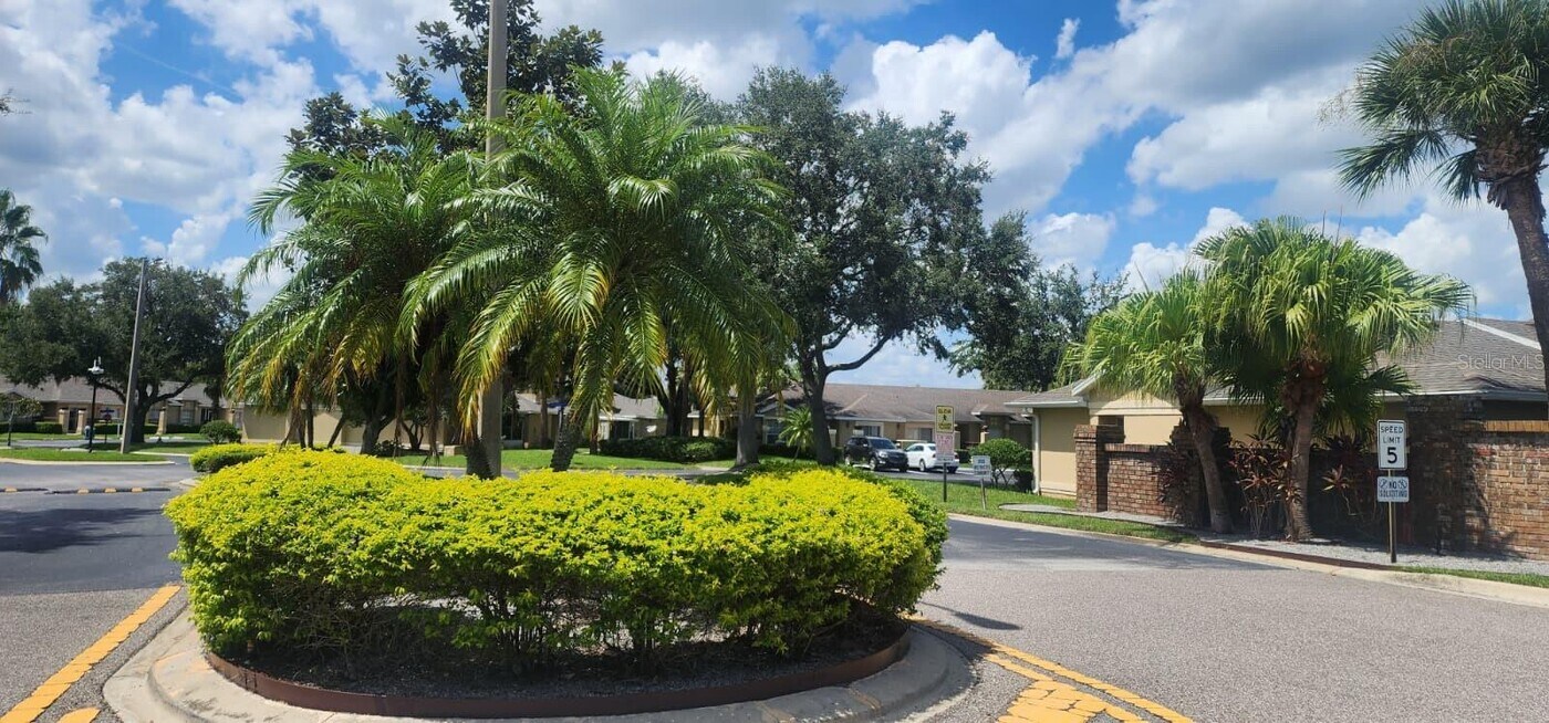 3306 Sandy Shore Ln in Kissimmee, FL - Building Photo