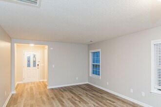 6056 Ricker Rd in Raleigh, NC - Foto de edificio - Building Photo