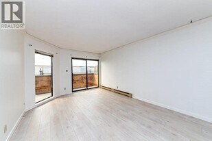 975 W 13th Ave in Vancouver, BC - Building Photo