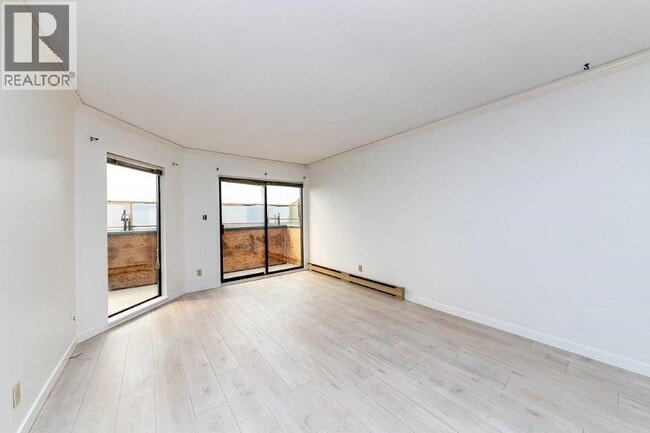 property at 975 W 13th Ave