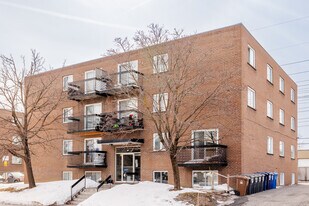 480 Ampère Av in Laval, QC - Building Photo