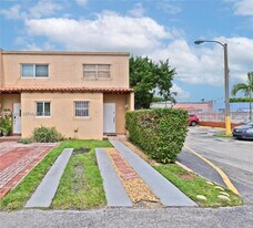 1675 W 57th St in Hialeah, FL - Building Photo