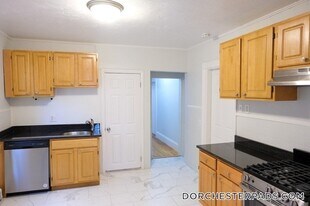 22 Howell St in Boston, MA - Building Photo