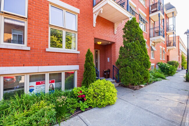 3835 De L'hôtel-De-Ville Av in Montréal, QC - Building Photo - Building Photo