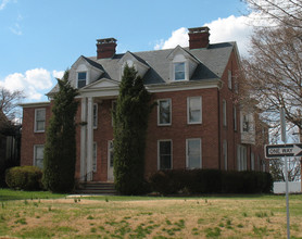 1215 E Market St in York, PA - Foto de edificio - Building Photo