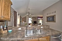 713 Shadowhill St photo'