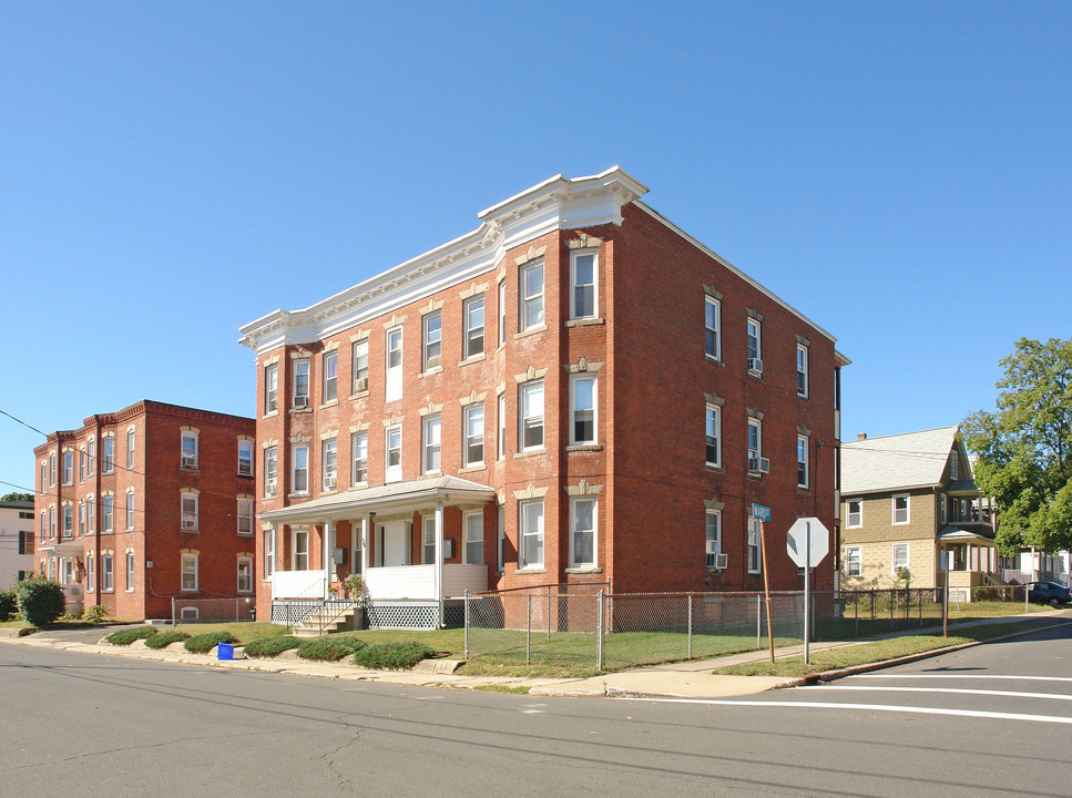 39 Kelley St in Bristol, CT - Foto de edificio