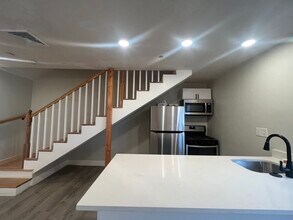 28 Otis St, Unit 1 in Somerville, MA - Building Photo - Building Photo