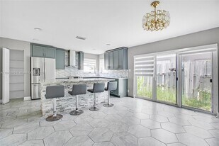 5498 NW 45th Way in Coconut Creek, FL - Building Photo