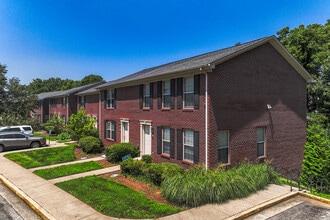 Wood Edge Villas in Lexington, KY - Building Photo - Building Photo