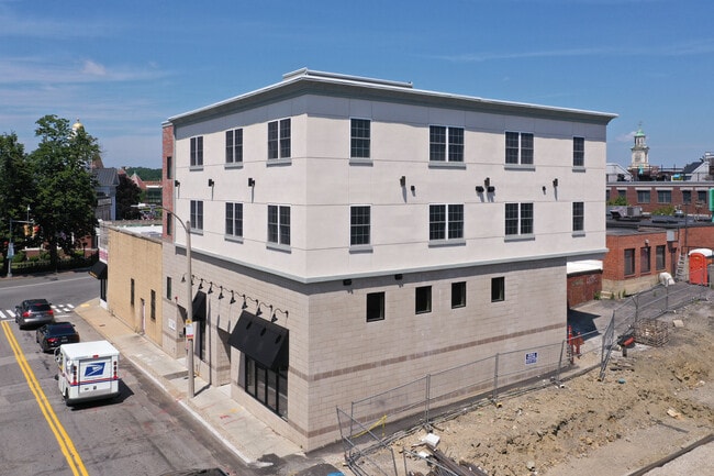 4 Montvale Ave in Woburn, MA - Building Photo - Building Photo