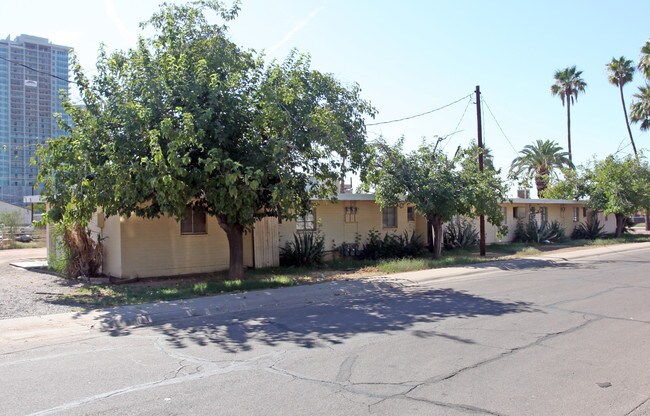 Off Mill Apartments in Tempe, AZ - Building Photo - Building Photo