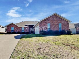 824 Wilderness Pass in Cedar Hill, TX - Building Photo