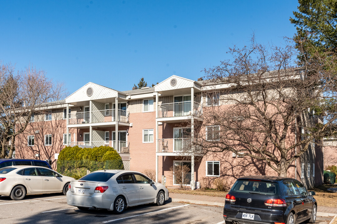 2778 Des Quatre-Bourgeois Ch in Québec, QC - Building Photo