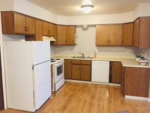 329 E Green Meadow Dr, Unit 329 in Wautoma, WI - Building Photo - Building Photo